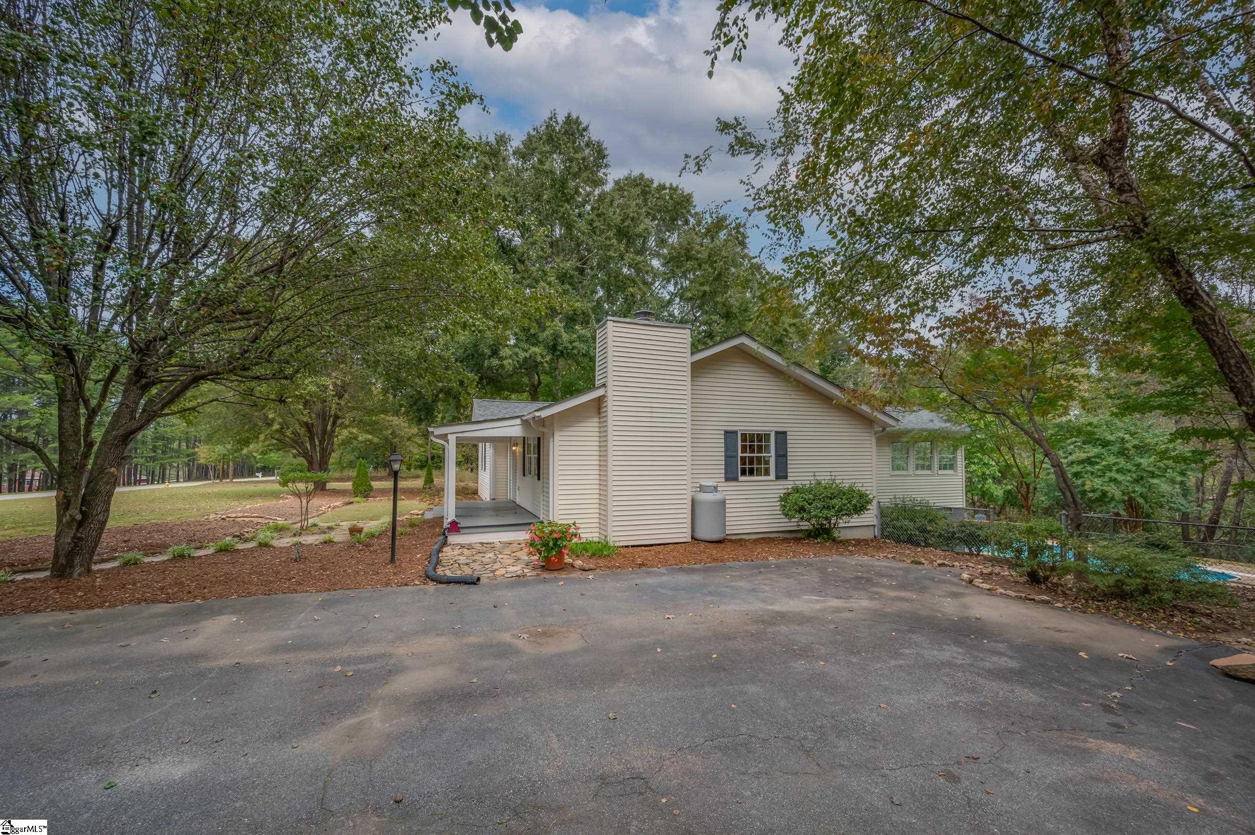 2495 South Blackstock Road Landrum, SC 29356 - Photo 6 of 36 Gallery Image 6