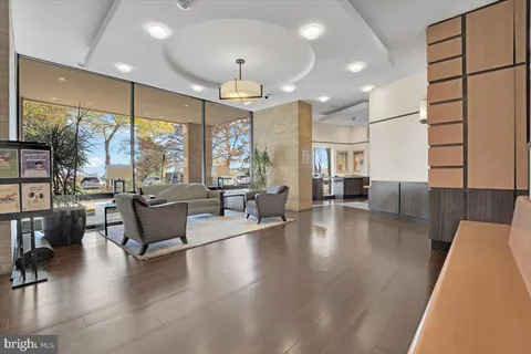 $3,450 | 309 Yoakum Parkway, Unit 815, Alexandria, VA 22304