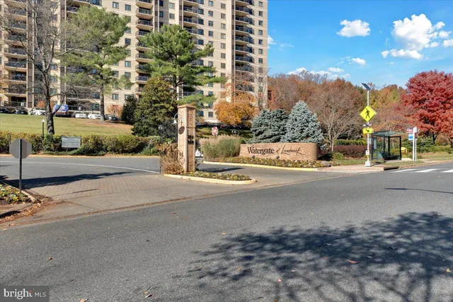 $3,450 | 309 Yoakum Parkway, Unit 815, Alexandria, VA 22304