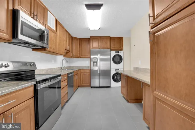 $3,450 | 309 Yoakum Parkway, Unit 815, Alexandria, VA 22304