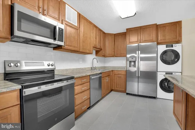 $3,450 | 309 Yoakum Parkway, Unit 815, Alexandria, VA 22304