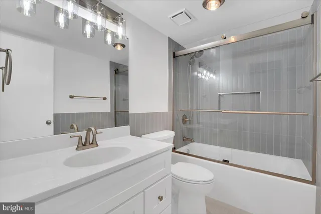 $3,450 | 309 Yoakum Parkway, Unit 815, Alexandria, VA 22304