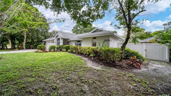 $3,200 | 5219 Inverness Drive, Sarasota, FL 34243