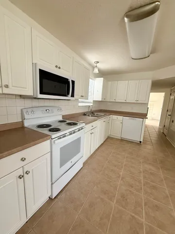 $1,950 | 1864 Whispering Oaks Lane, Fort Walton Beach, FL 32547