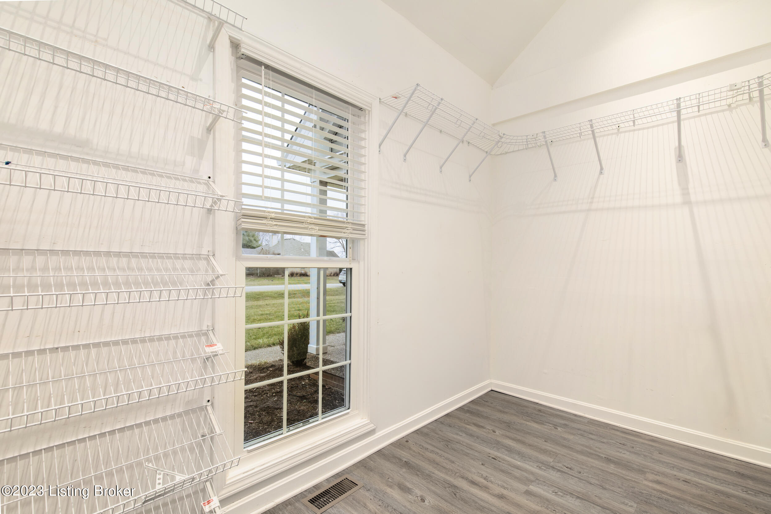 5014 Fox Run Road Buckner, KY 40010 - Photo 25 of 60 27-main BR closet