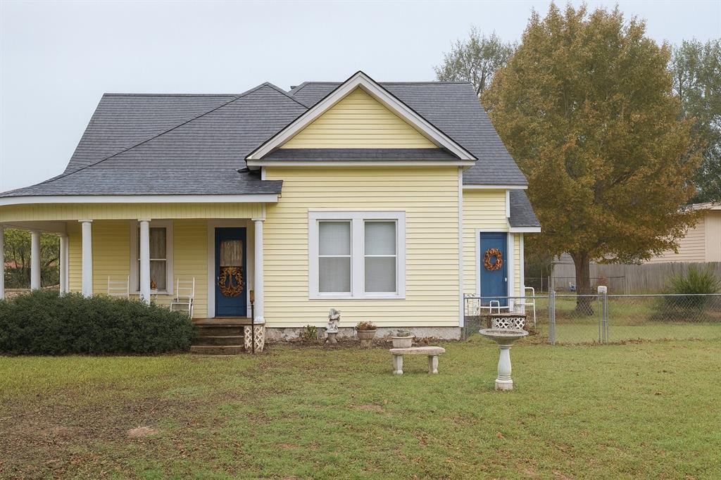314 Cockerell Street Eustace, TX 75124 - Photo 2 of 15 a front view of a house with a yard