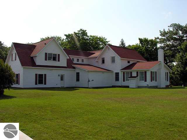 4701 Ridgewood Road Traverse City, MI 49686 - Photo 4 of 25 1724936-3.JPG