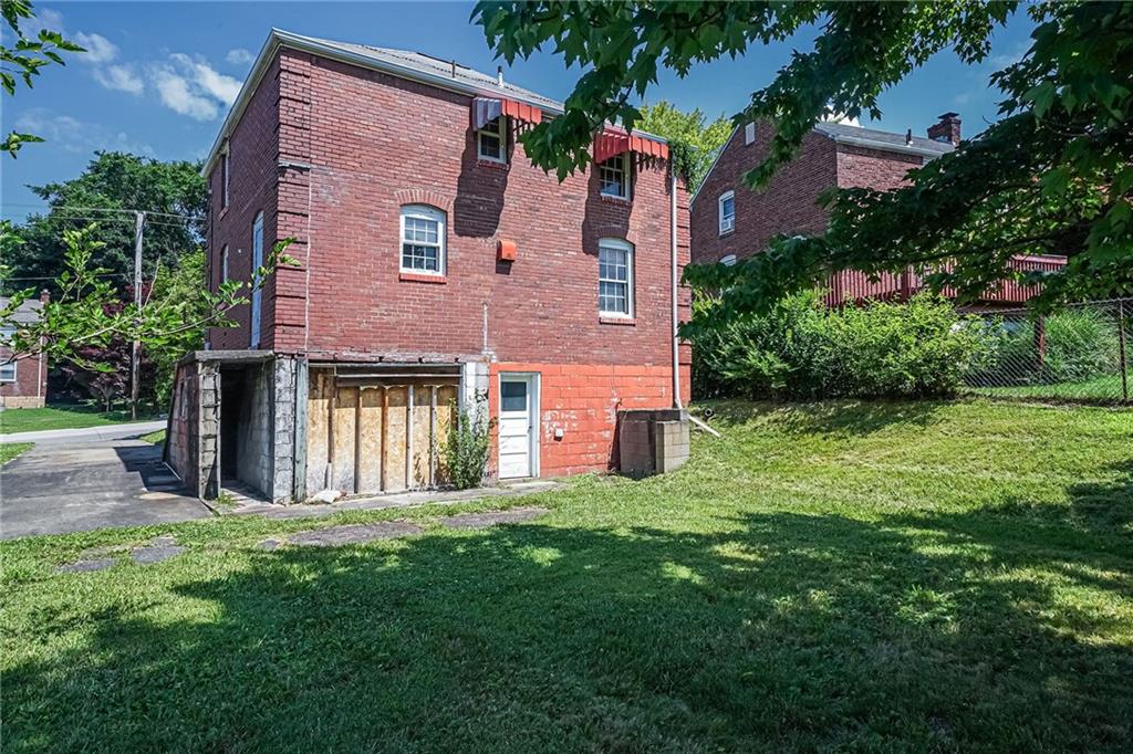 1035 McCoy Road McKees Rocks, PA 15136 - Photo 27 of 29