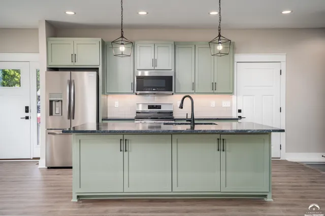 $365,000 | 915 Eagle Ridge Drive, Baldwin City, KS 66006