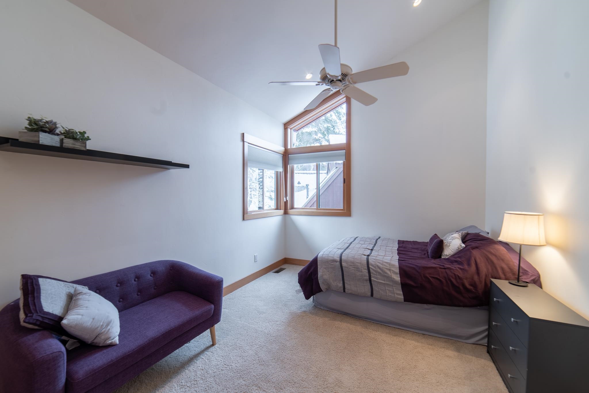 406 Lodgepole Truckee, CA 96161 - Photo 13 of 21 a living room with furniture