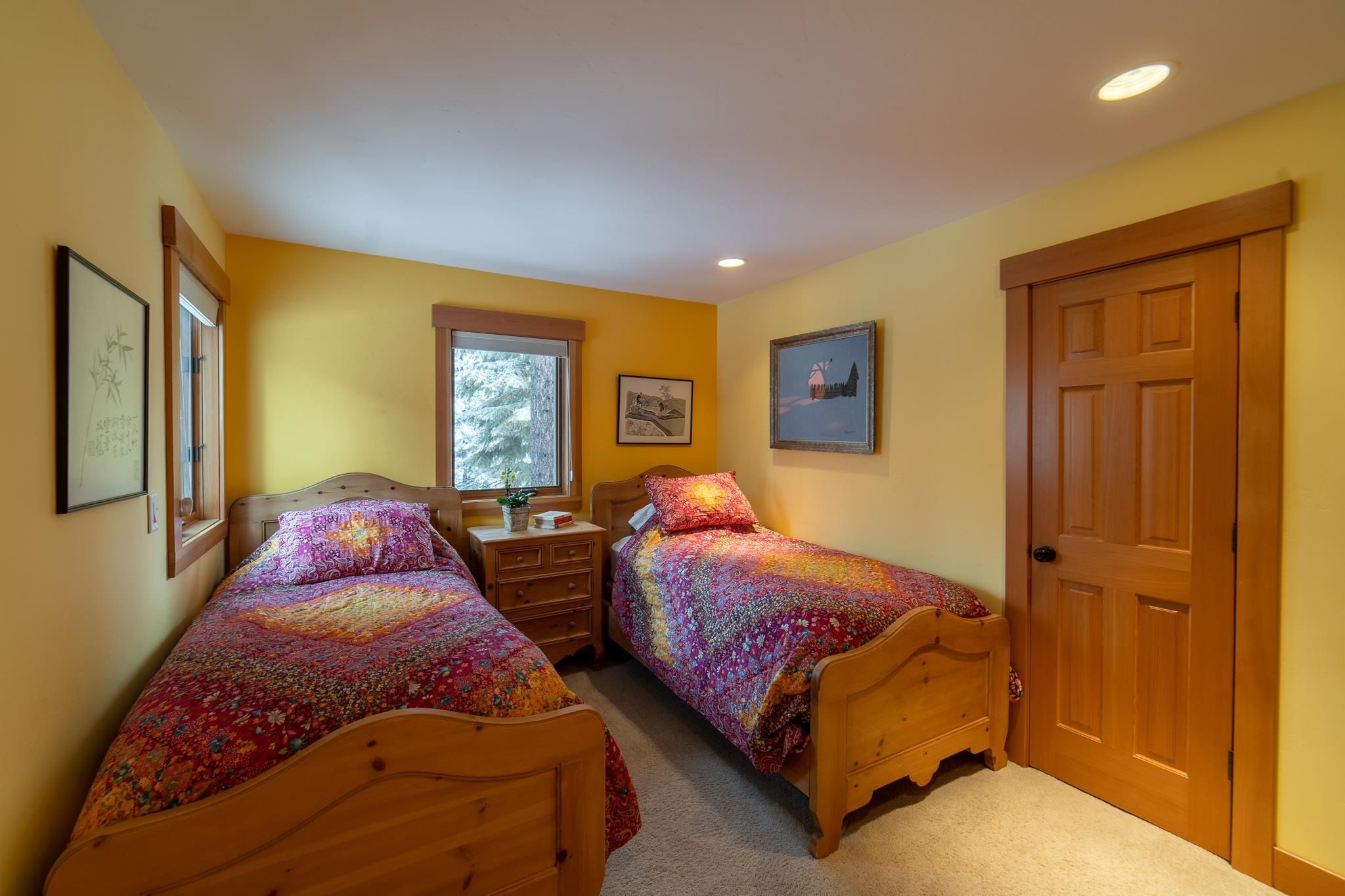406 Lodgepole Truckee, CA 96161 - Photo 19 of 21 a spacious bedroom with two beds and a window