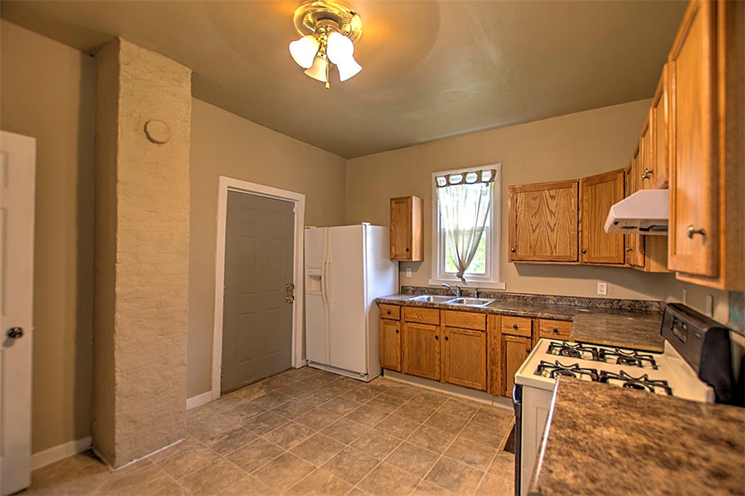 959 West Macon Street Decatur, IL 62522 - Photo 9 of 22