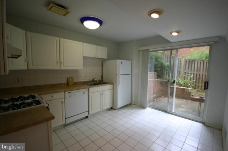 8614 Thames Street Springfield, VA 22151 - Photo 4 of 10 Kitchen
