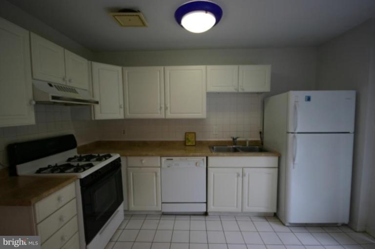 8614 Thames Street Springfield, VA 22151 - Photo 5 of 10 Kitchen #2