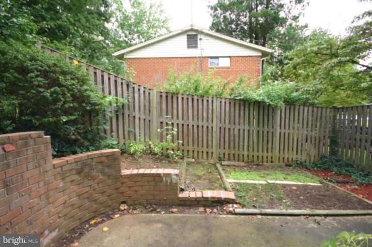 8614 Thames Street Springfield, VA 22151 - Photo 6 of 10 Patio