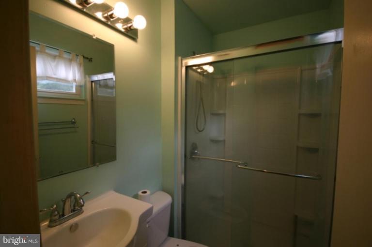 8614 Thames Street Springfield, VA 22151 - Photo 8 of 10 Master Bath