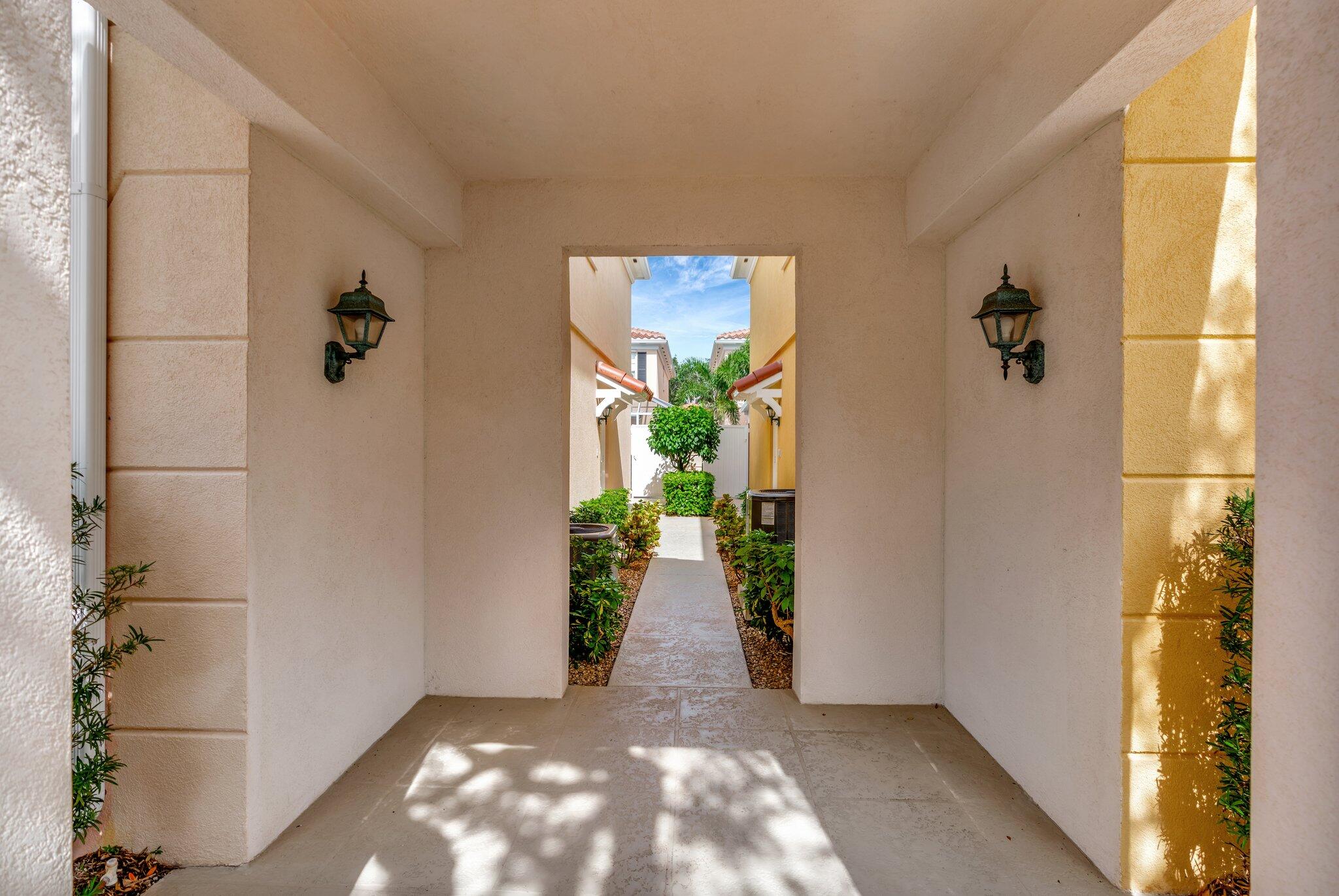 15 Laurel Oaks Circle Tequesta, FL 33469 - Photo 3 of 44 3-web-or-mls-_MLP9175