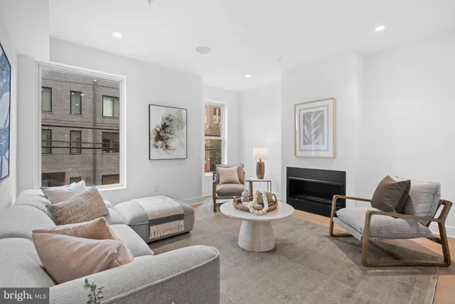 $825,000 | 650 Fairmount Avenue, Unit I3, Philadelphia, PA 19123