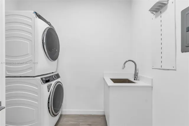 $1,725,000 | 3122 Carter Street, Miami, FL 33133