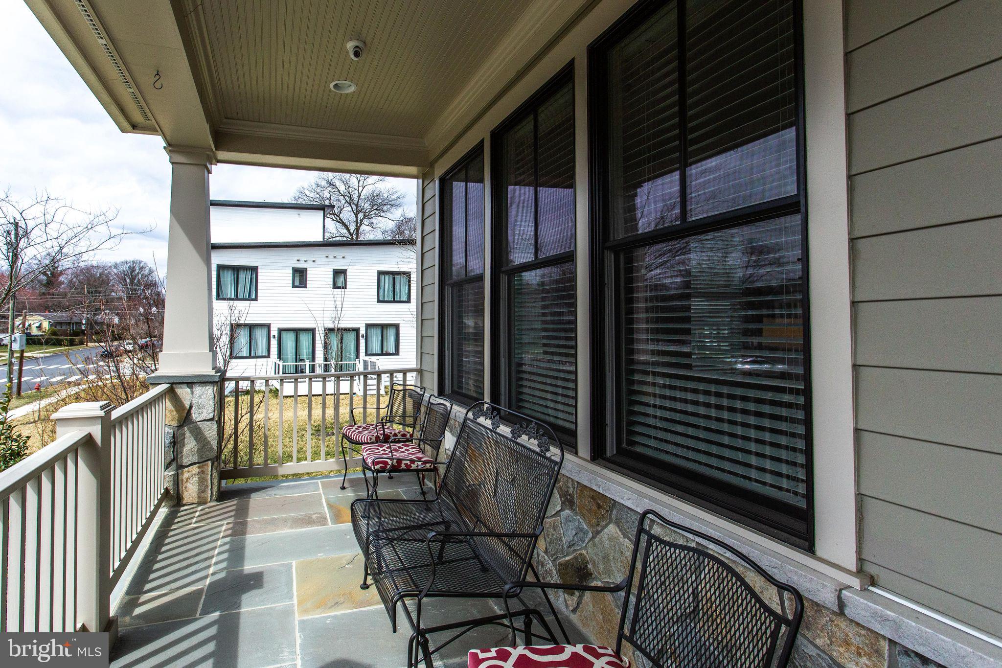 604 Ware Street Southwest Vienna, VA 22180 - Photo 4 of 55 Gallery Image 4