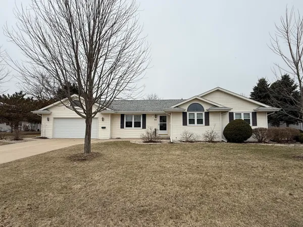 $399,900 | 62 North East Sedgemeadow Street, Elkhorn, WI 53121