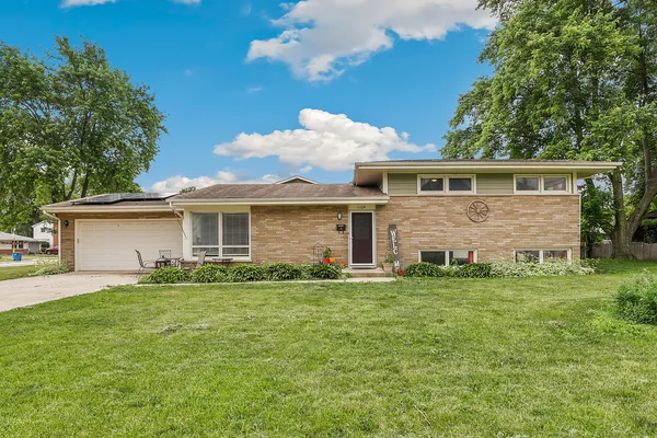 $360,000 | 1104 New Haven Avenue, Aurora, IL 60506