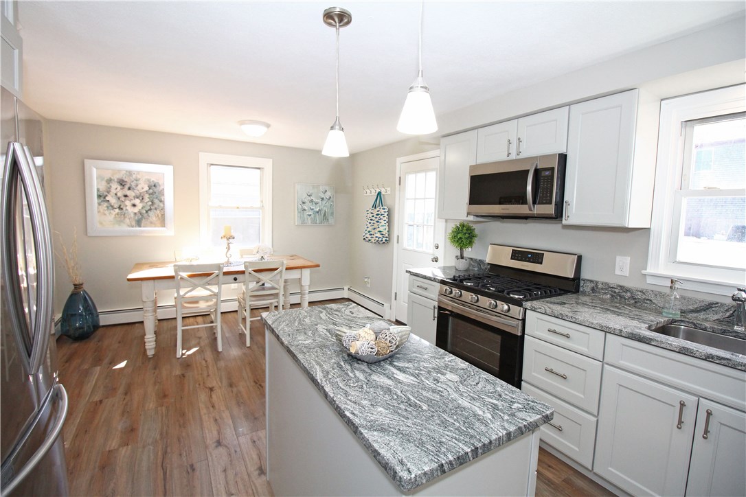 6 Fairview Avenue Warren, RI 02885 - Photo 9 of 32 Gallery Image 9