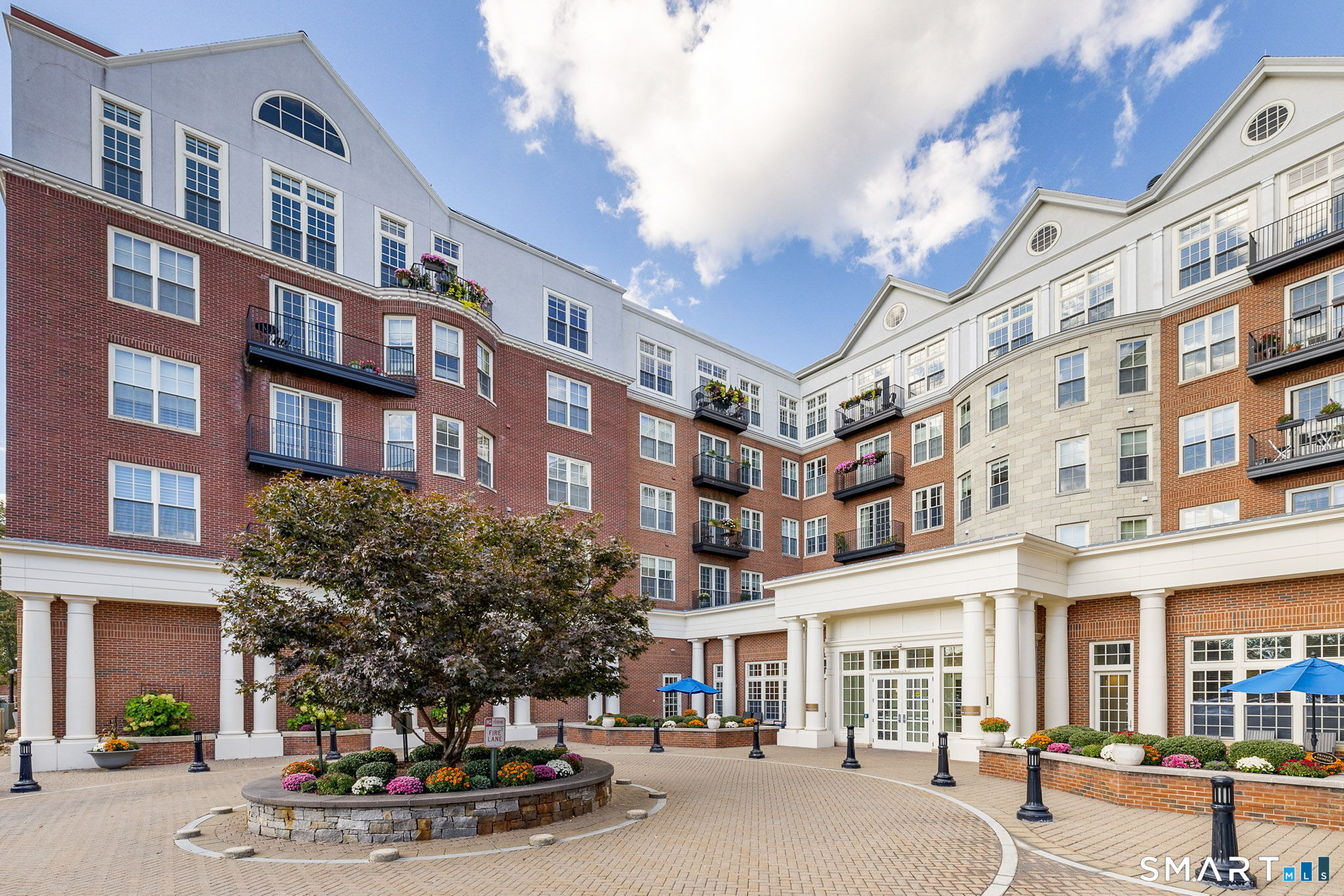 85 Memorial Road, Unit 205 West Hartford, CT 06107 - Photo 38 of 40 a front view of a building with street view