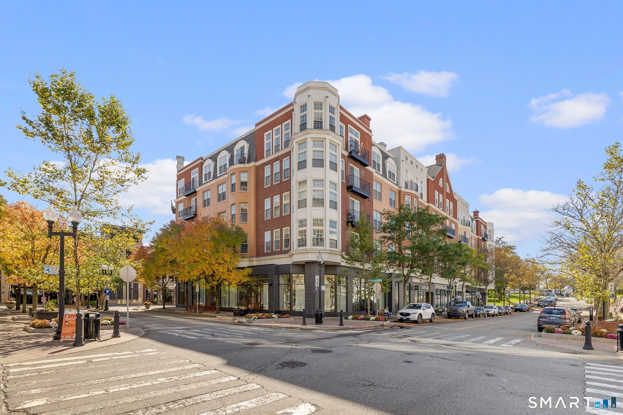 85 Memorial Road, Unit 205 West Hartford, CT 06107 - Photo 39 of 40 a view of a building and a street