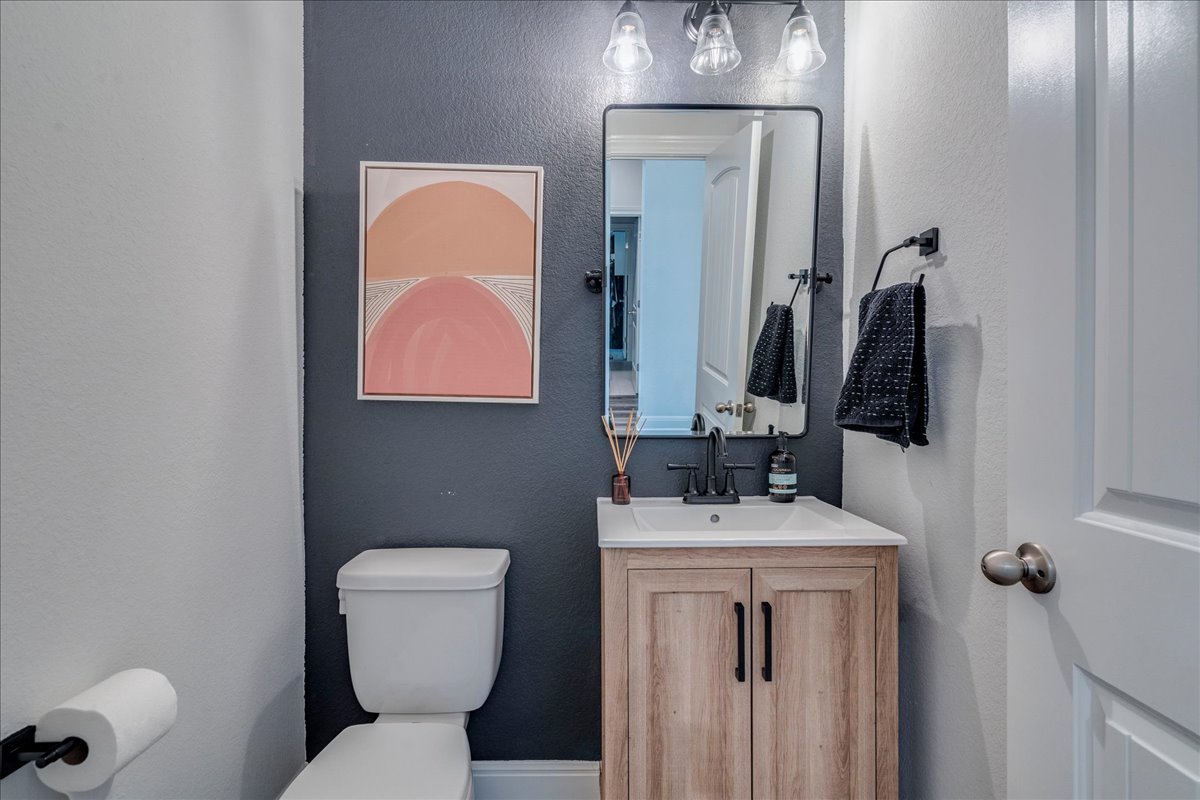 212 Sierra Blanca Road Dripping Springs, TX 78620 - Photo 22 of 37 Downstairs half bathroom