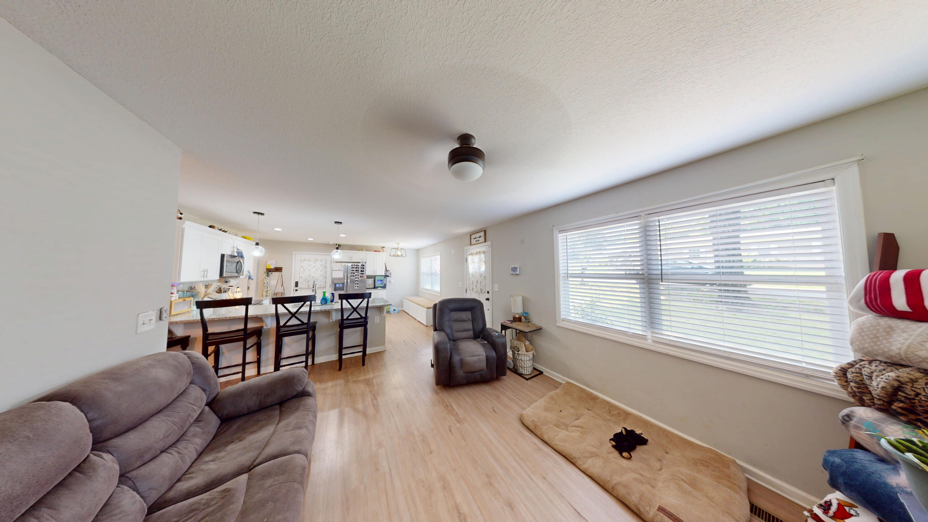 410 Ballard Street Dayton, TN 37321 - Photo 4 of 17 4-Living Room 1.5