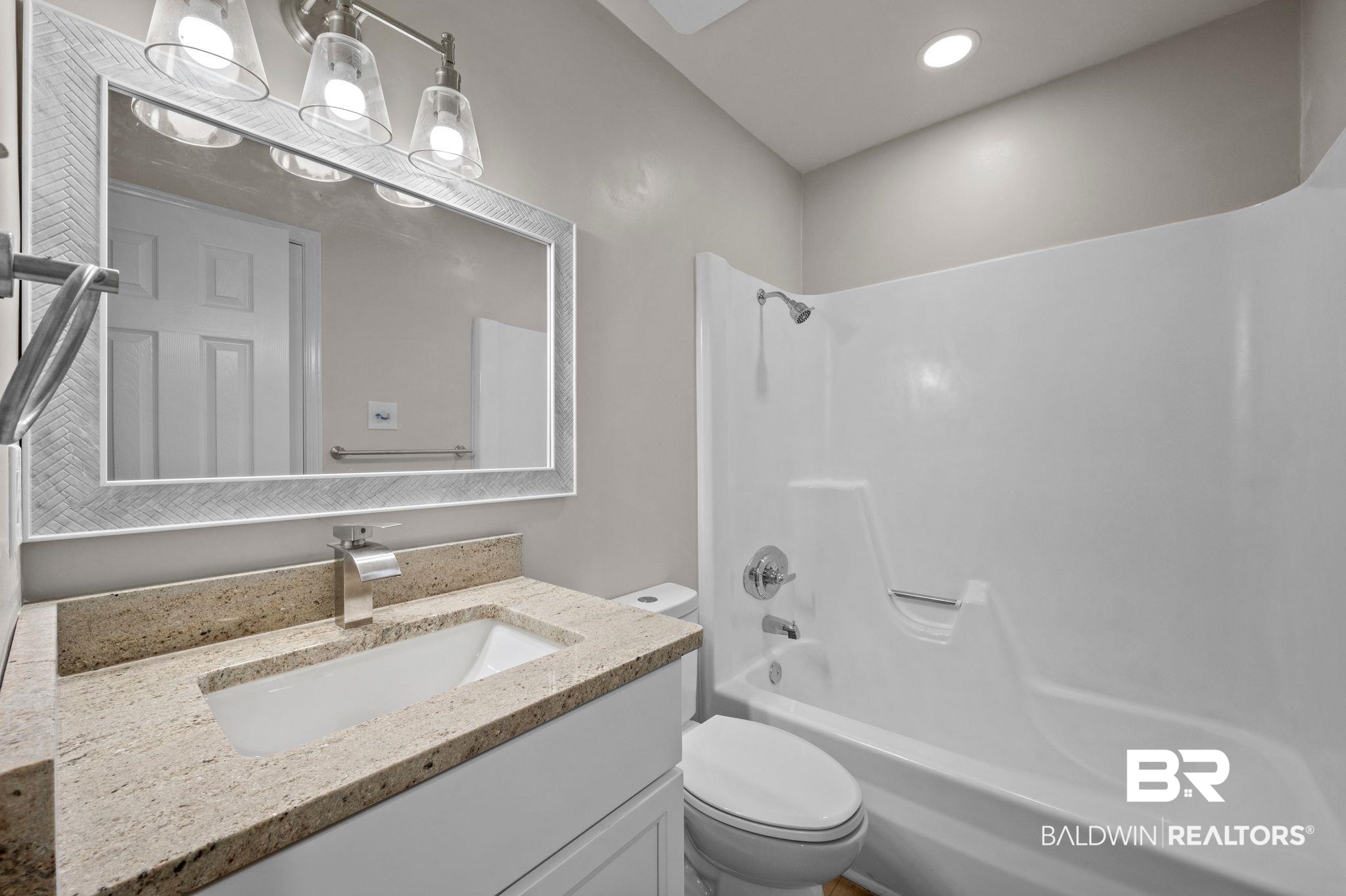 105 South Windgate Circle Daphne, AL 36526 - Photo 23 of 37 Bathroom 2 downstairs