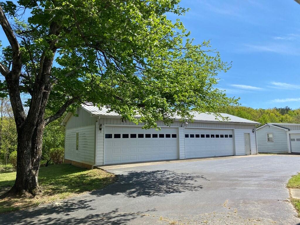 276 Sandy River Road Axton, VA 24054 - Photo 16 of 33 10