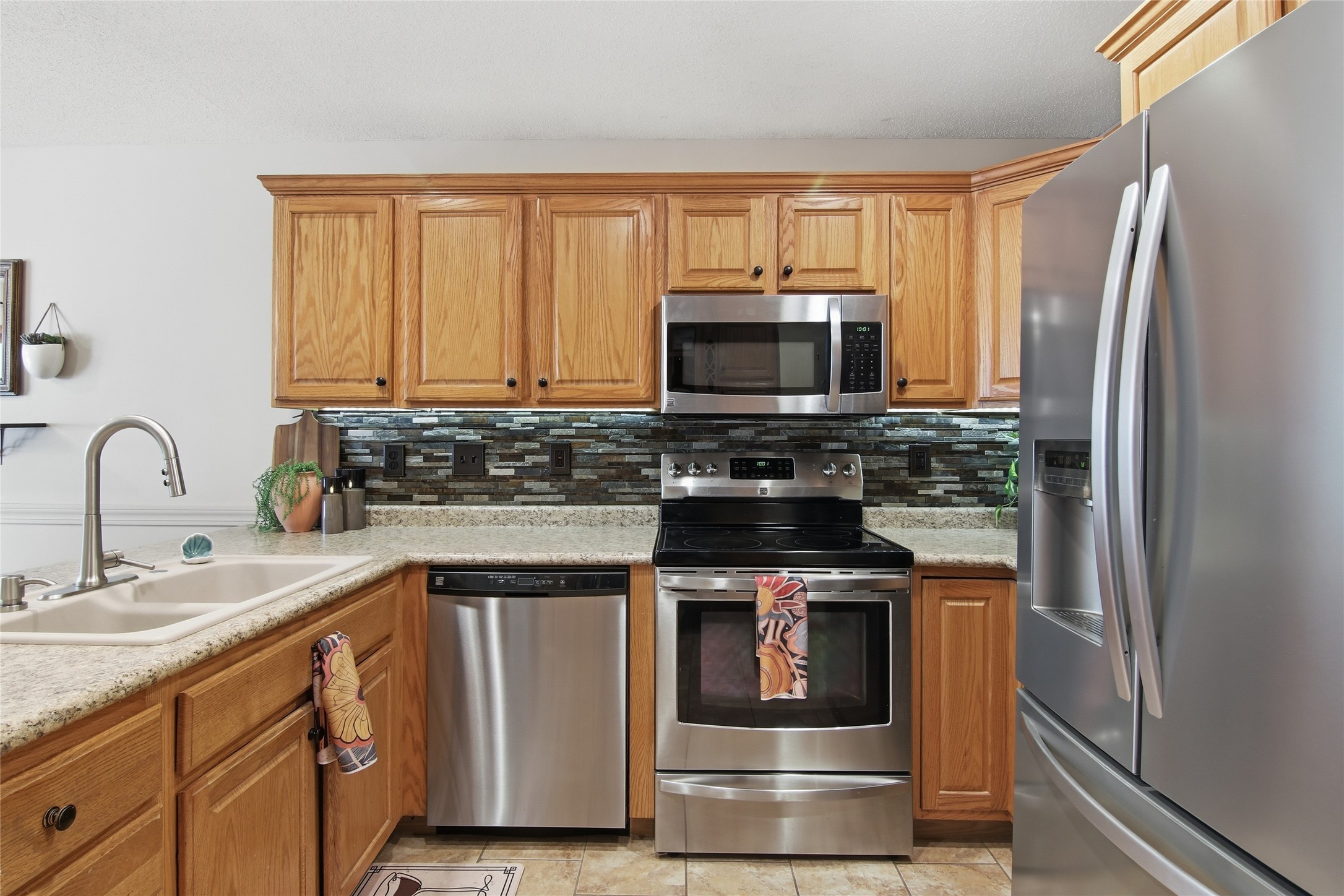 2719 Pine View Road Eau Claire, WI 54703 - Photo 12 of 40