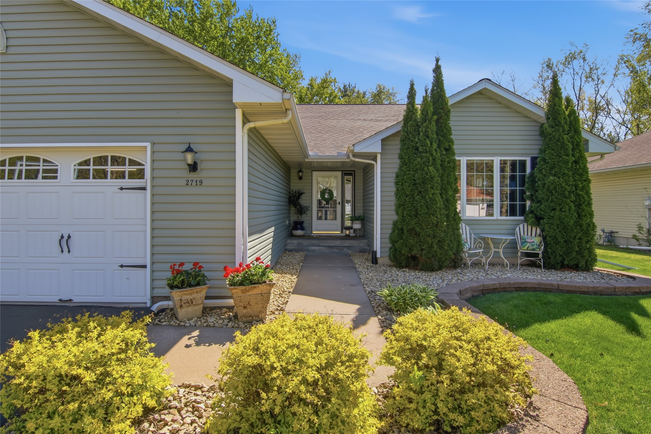 2719 Pine View Road Eau Claire, WI 54703 - Photo 2 of 40