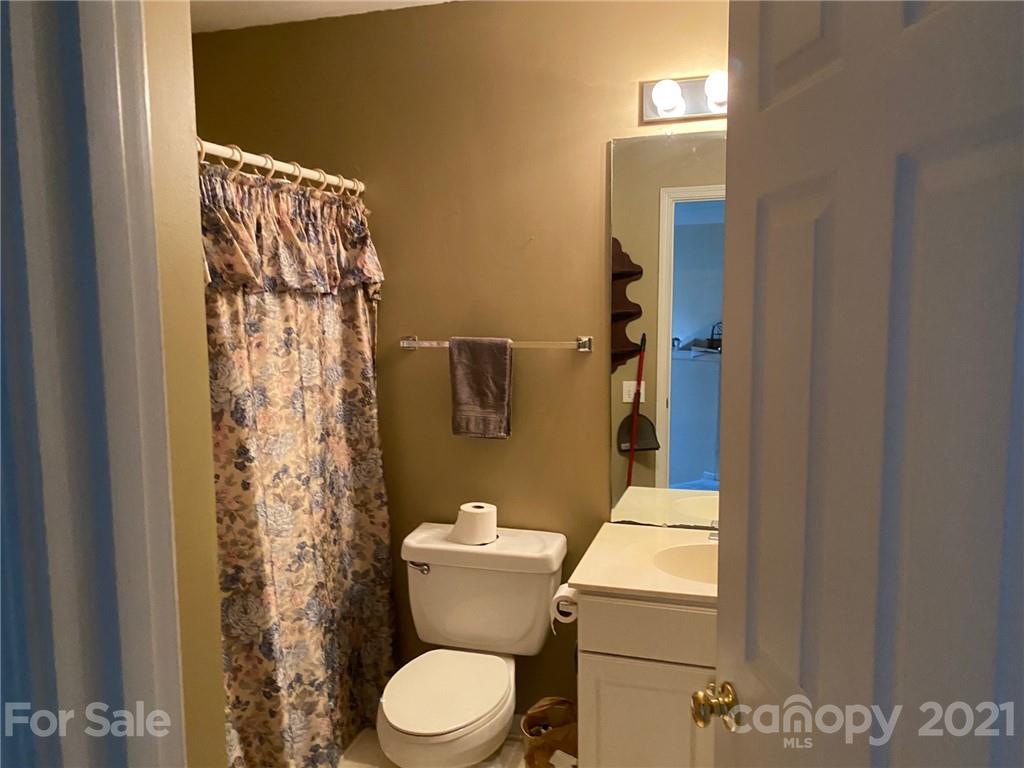 818 Clearbrook Road Matthews, NC 28105 - Photo 8 of 10 Gallery Image 8