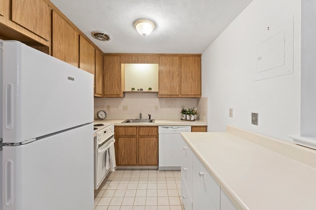 1325 Worcester Road, Unit C6 Framingham, MA 01701 - Photo 13 of 31 Gallery Image 13