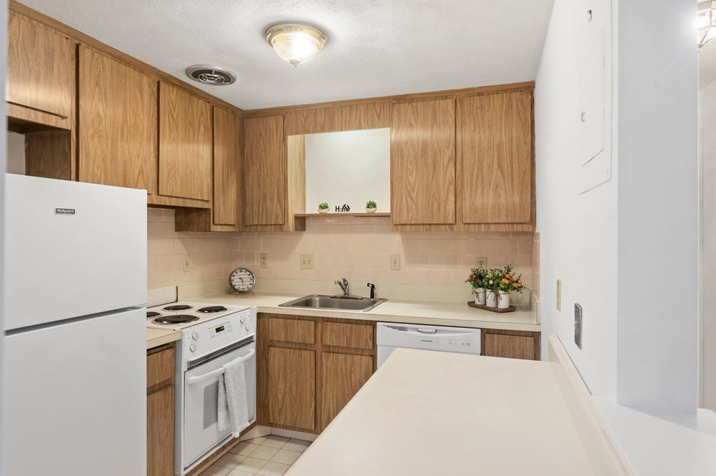 1325 Worcester Road, Unit C6 Framingham, MA 01701 - Photo 14 of 31 Gallery Image 14