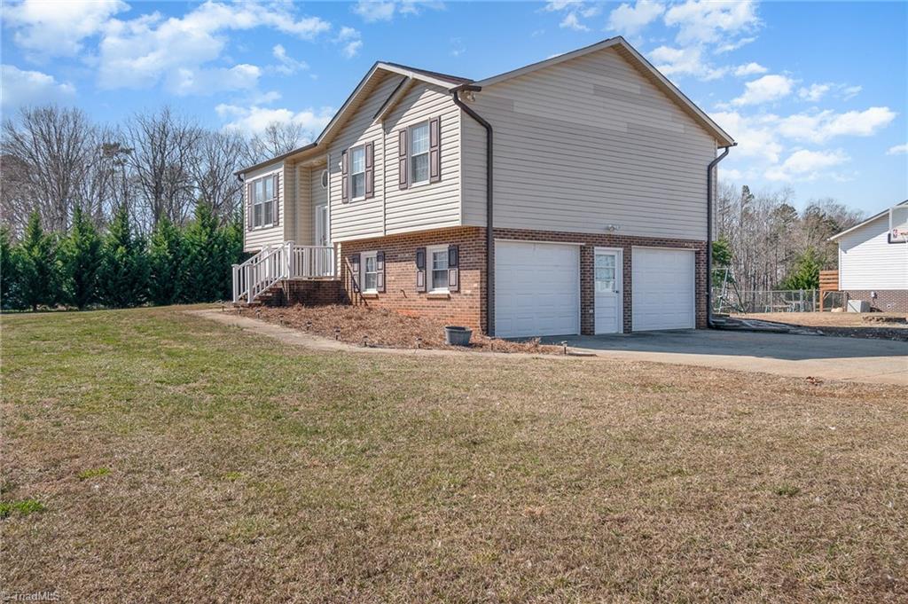 1015 Capella Ridge Road King, NC 27021 - Photo 3 of 26