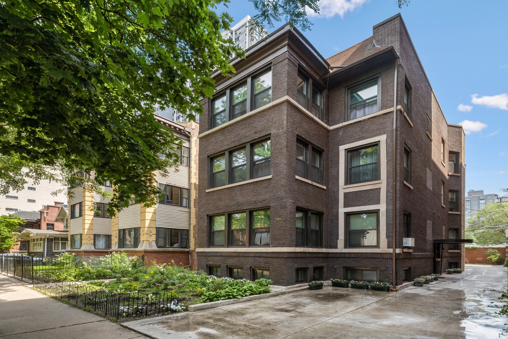 731 West Junior Terrace Chicago, IL 60613 - Photo 1 of 30 a front view of a building