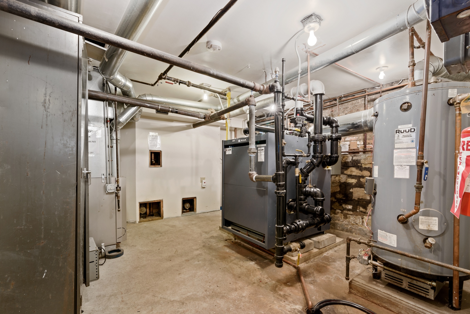 731 West Junior Terrace Chicago, IL 60613 - Photo 28 of 30 a view of a room with gym equipment