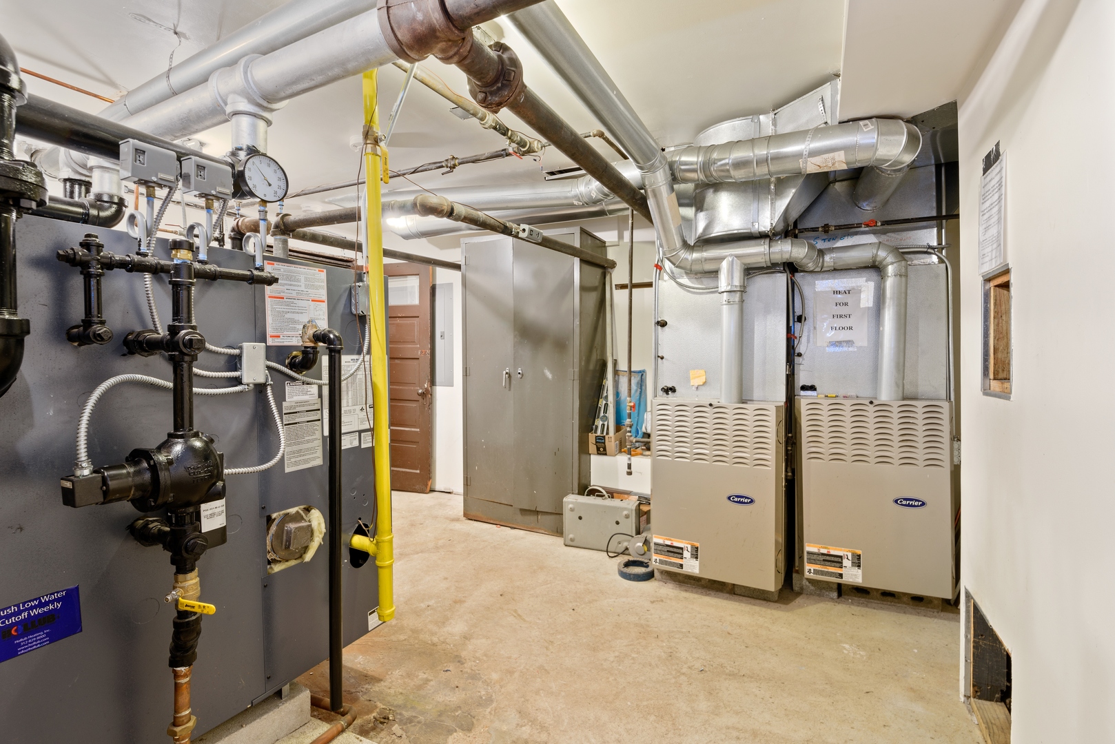 731 West Junior Terrace Chicago, IL 60613 - Photo 29 of 30 a view of a room with gym equipment