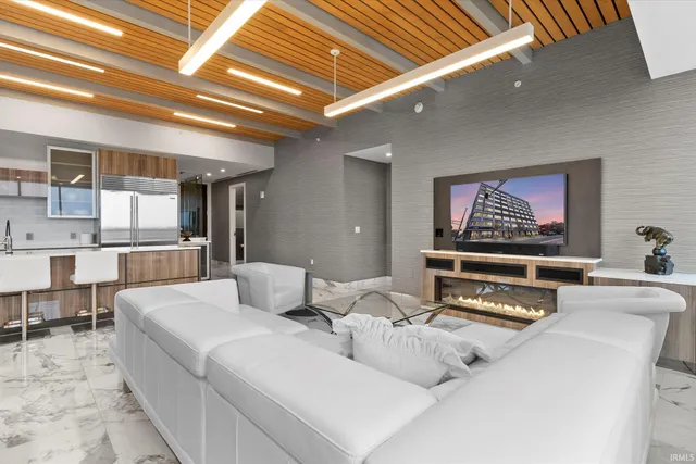 $1,299,000 | 202 West Berry Street, Unit 740, Fort Wayne, IN 46802