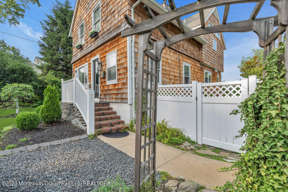 37 Hubbard Avenue Red Bank, NJ 07701 - Photo 4 of 52 007_dsc09792-1