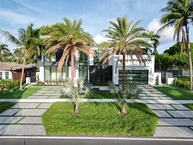 $2,880,000 | 5001 Northeast 27th Avenue, Lighthouse Point, FL 33064