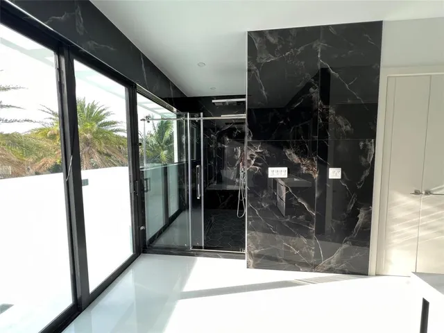 $2,880,000 | 5001 Northeast 27th Avenue, Lighthouse Point, FL 33064