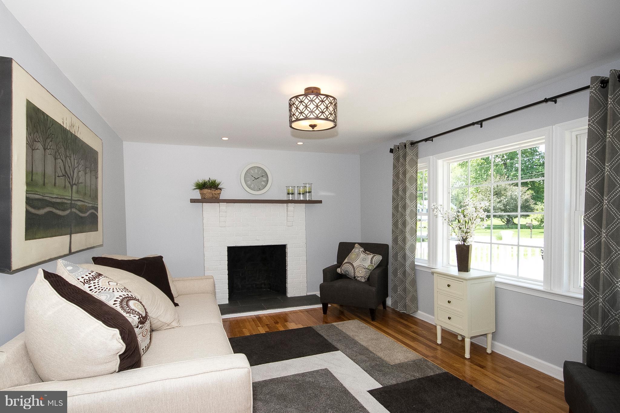 6904 Yale Road Baltimore, MD 21220 - Photo 4 of 27 Living Room