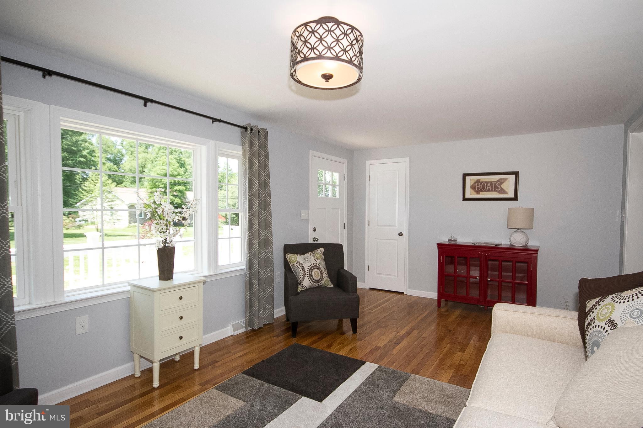 6904 Yale Road Baltimore, MD 21220 - Photo 6 of 27 Living Room