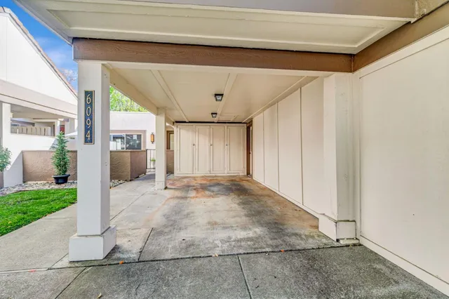 a view of utility room
