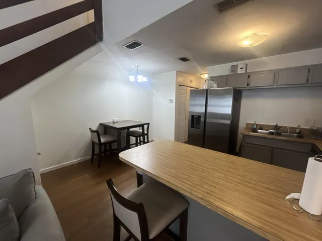 $1,300 | 1119 Ocala Road, Tallahassee, FL 32304